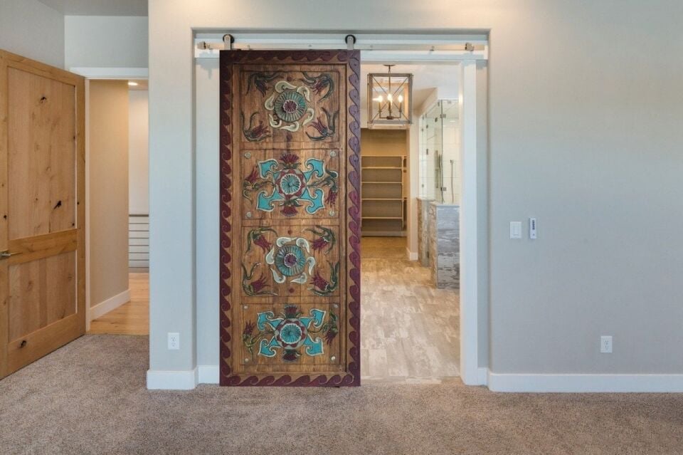 EL İŞLEMELİ SÜRGÜLÜ KAPI